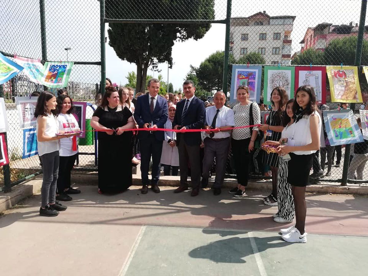 Öğrencilerin eserleri beğenildi