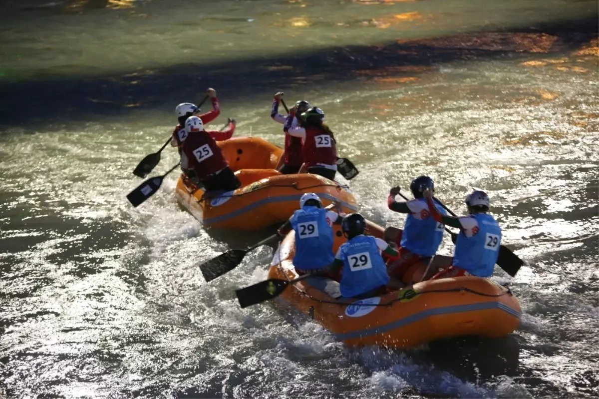 Rafting Dünya Şampiyonası\'nda gece yarışları yapıldı