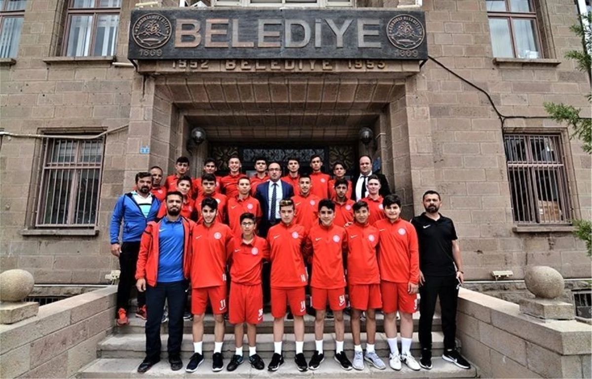 Sandıklıspor U16 takımı Türkiye Şampiyonası için Kütahya\'ya gitti