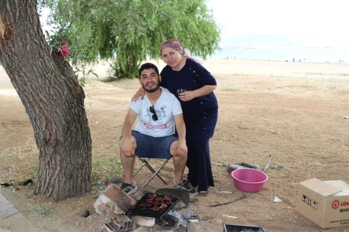 Sıcak hava vatandaşı Anadolu\'nun plajına akın ettirdi