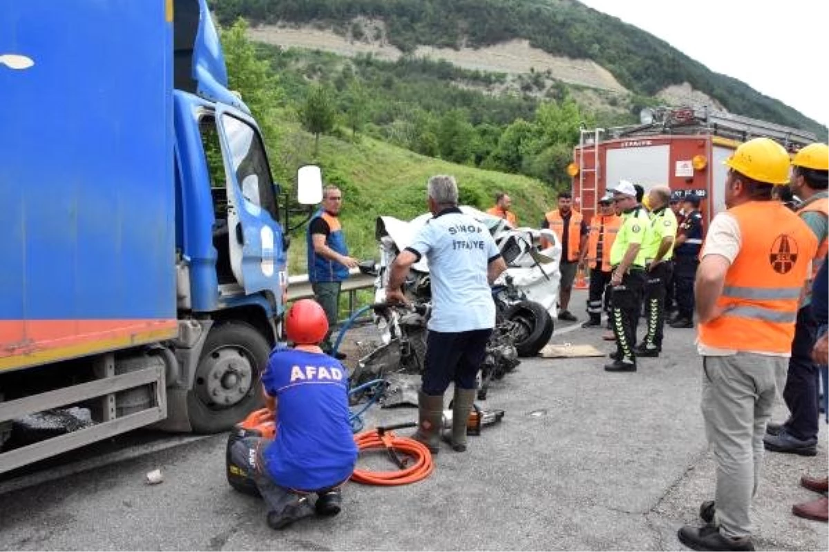 Sinop\'ta kaza: 2 kişi öldü, 1 kişi yaralandı