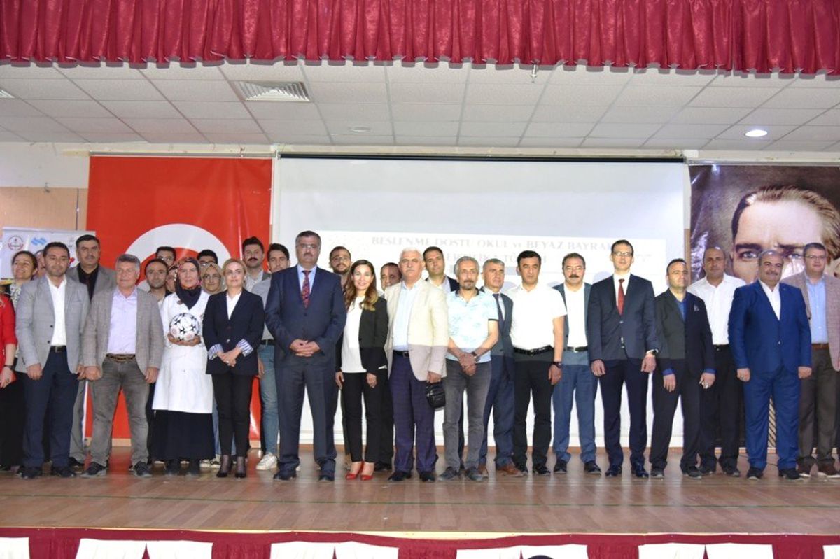 Van\'da \'Beyaz Bayrak ve Beslenme Dostu Okul\' sertifika töreni