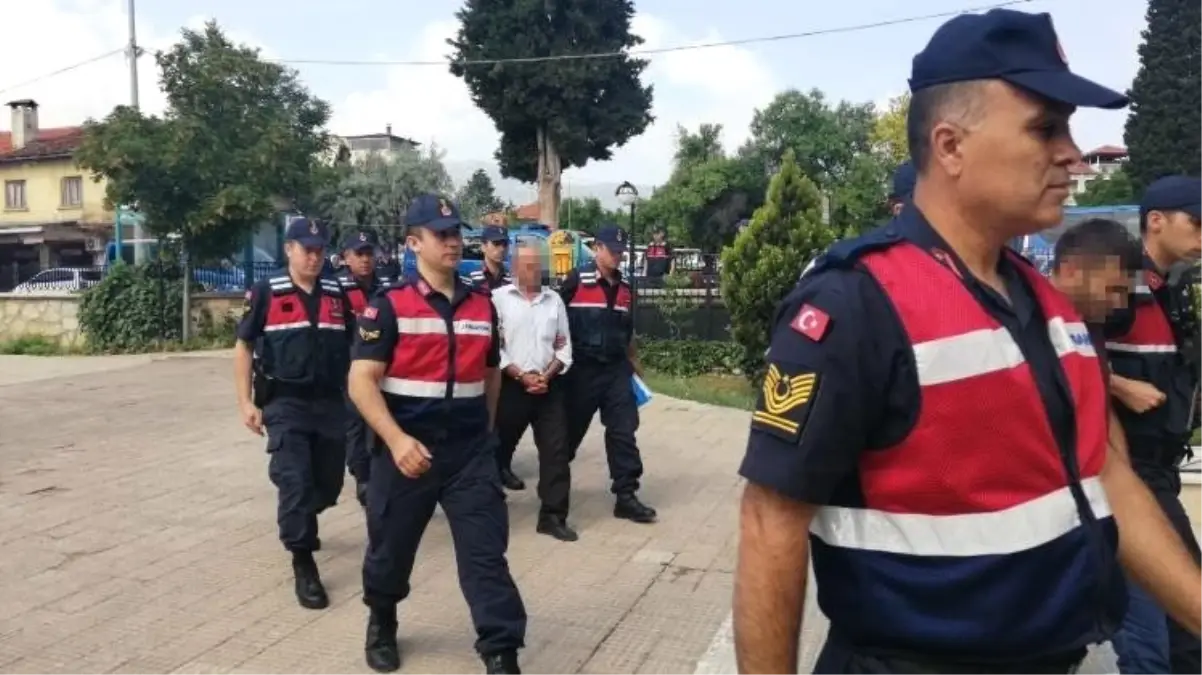 Yol kesip babayı öldüren, oğlu da yaralayan 4 kişi tutuklandı