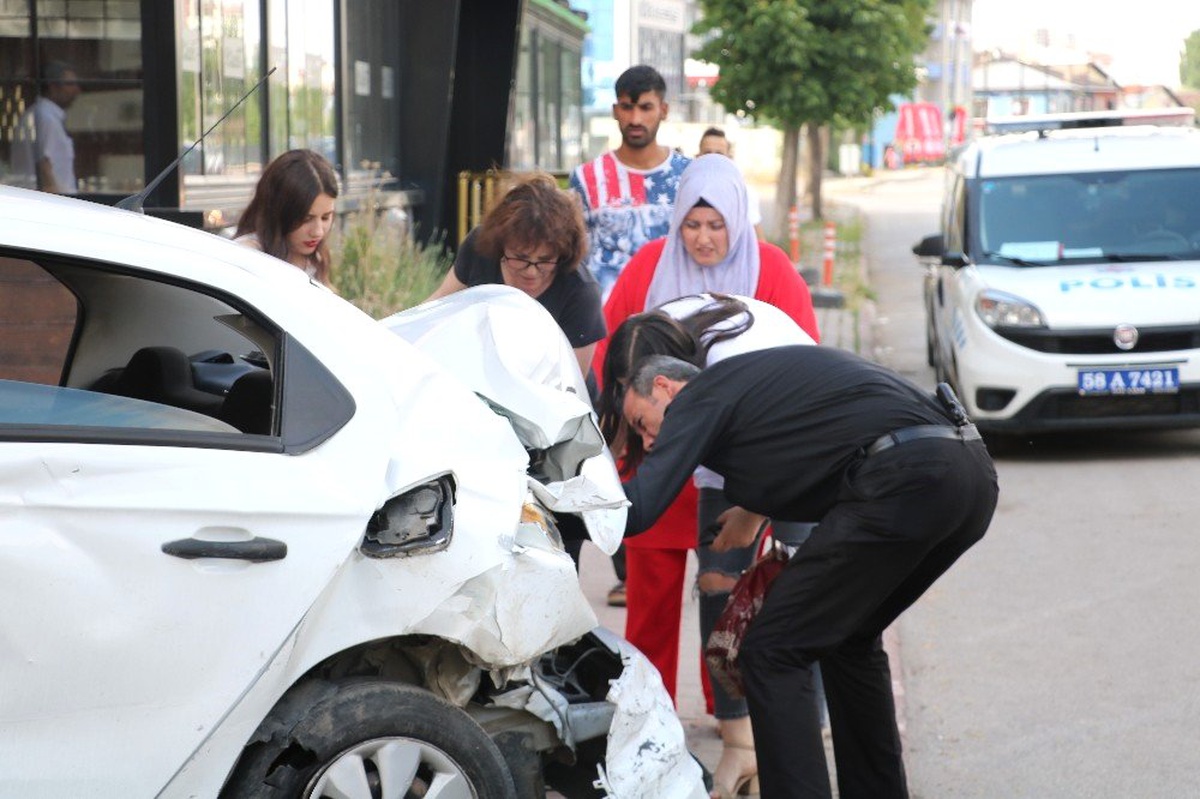 Zincirleme kaza kameralara yansıdı