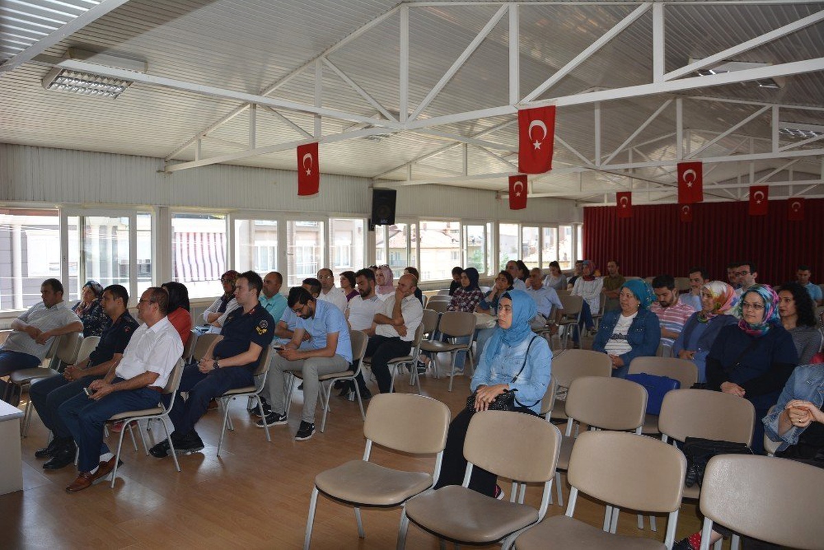 "Aile İçi İletişim ve Bilinçli Medya Kullanımı" eğitimi