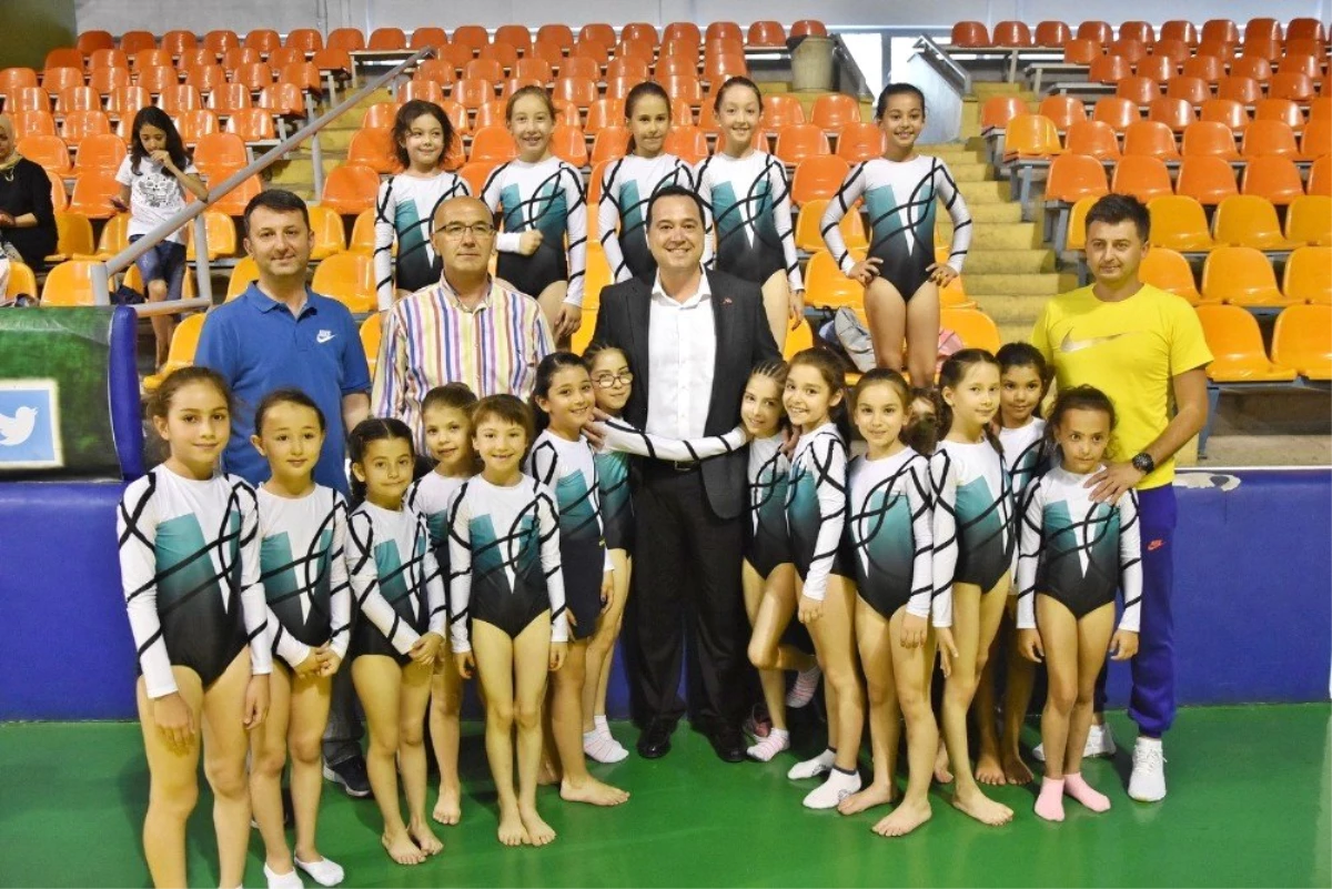 Akhisar\'da ilk kez Cimnastik Şenliği düzenlendi