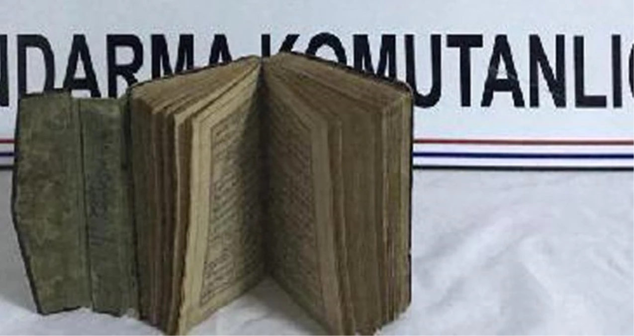 Ali Şir Nevai\'nin 15\'inci yüzyıla ait şiir kitabı ile yakalandı! Değeri 100 bin dolar