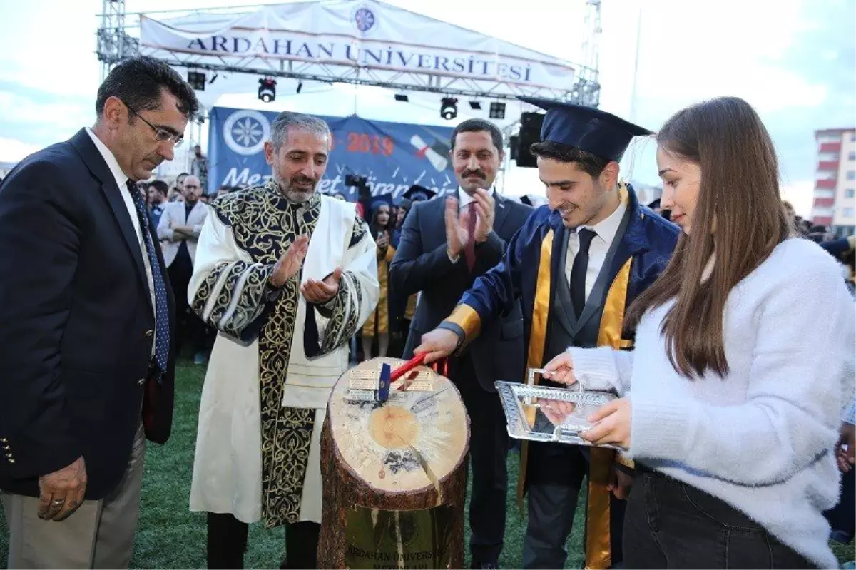 Ardahan Üniversitesi\'nde görkemli mezuniyet töreni