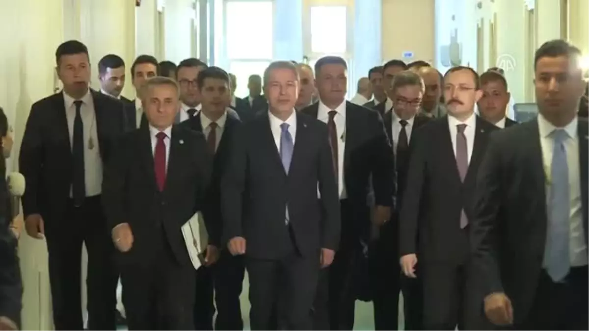 Bakan Akar, CHP\'yi ziyaret etti