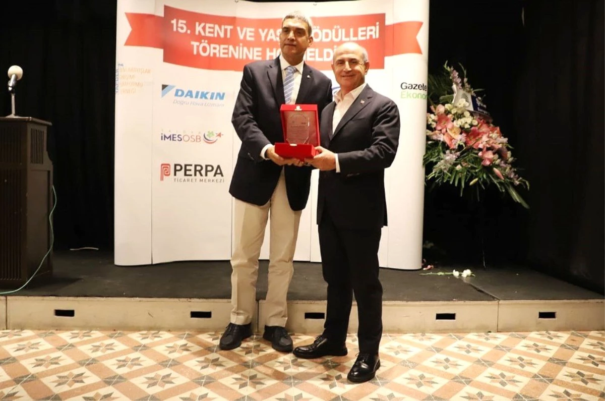 Başkan Akgün\'e "En Başarılı Belediye Başkanı Ödülü"