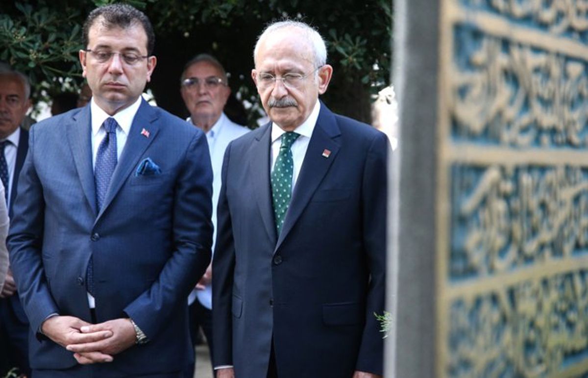 CHP\'den ilk İBB başkanının kabrine ziyaret