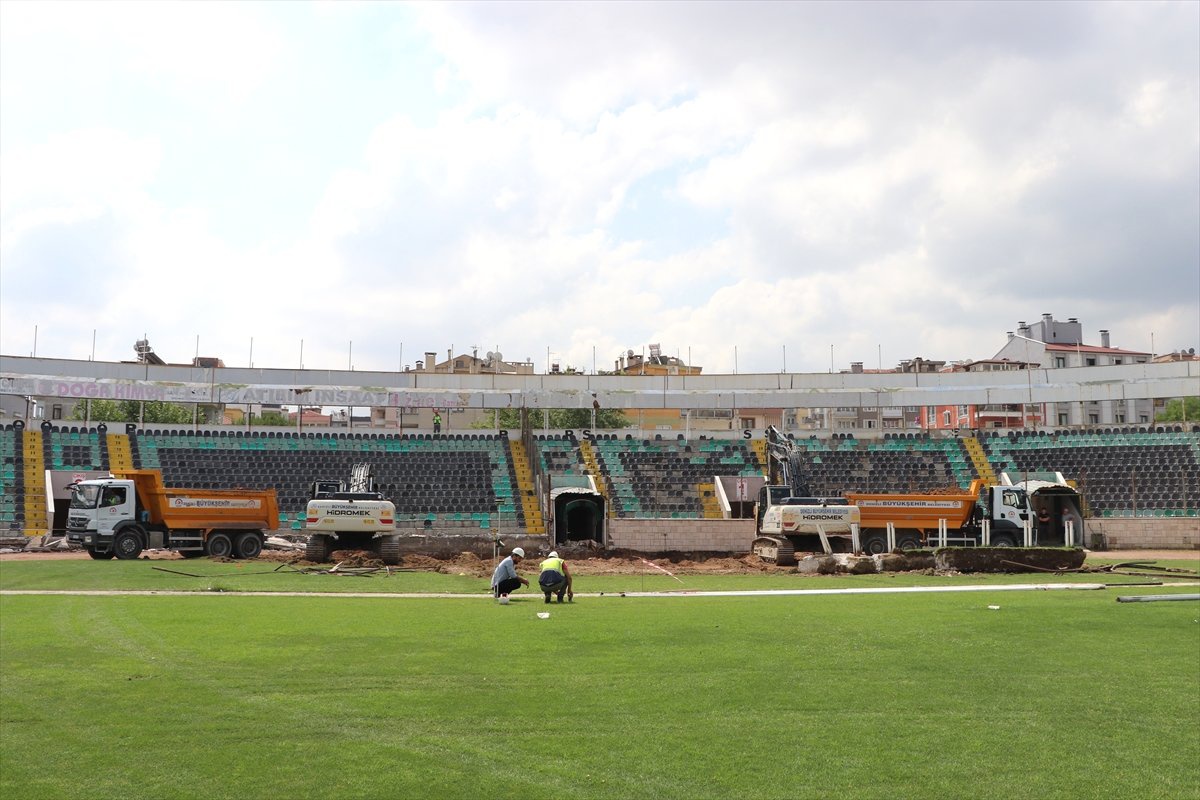 Denizli Atatürk Stadı\'nda yenileme çalışmaları başladı