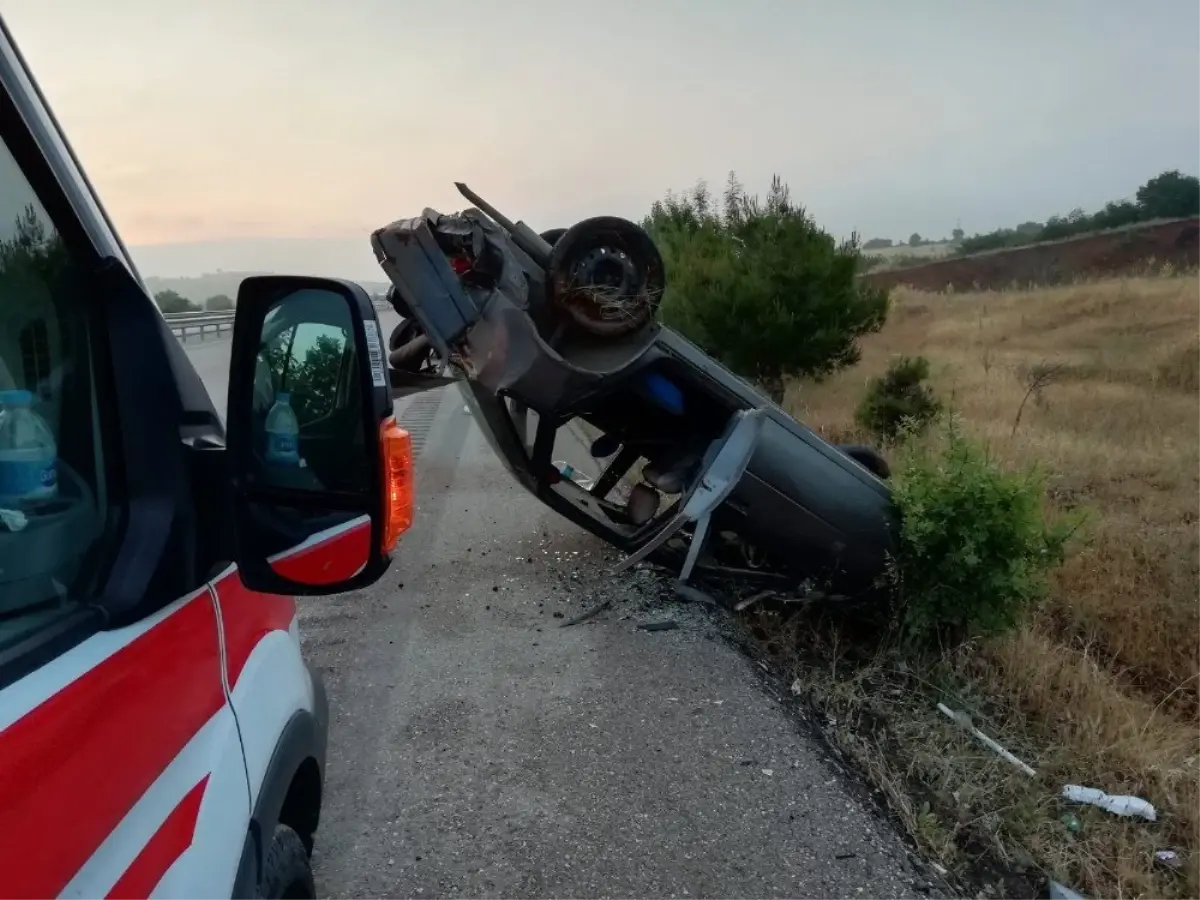 Direksiyon hakimiyetini kaybeden araç, taklalar atarak durabildi