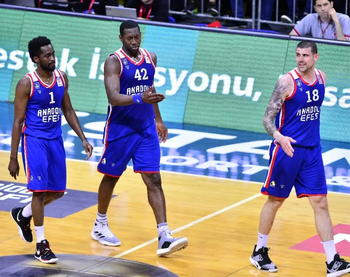 Final serisi Anadolu Efes avantaj kazandı