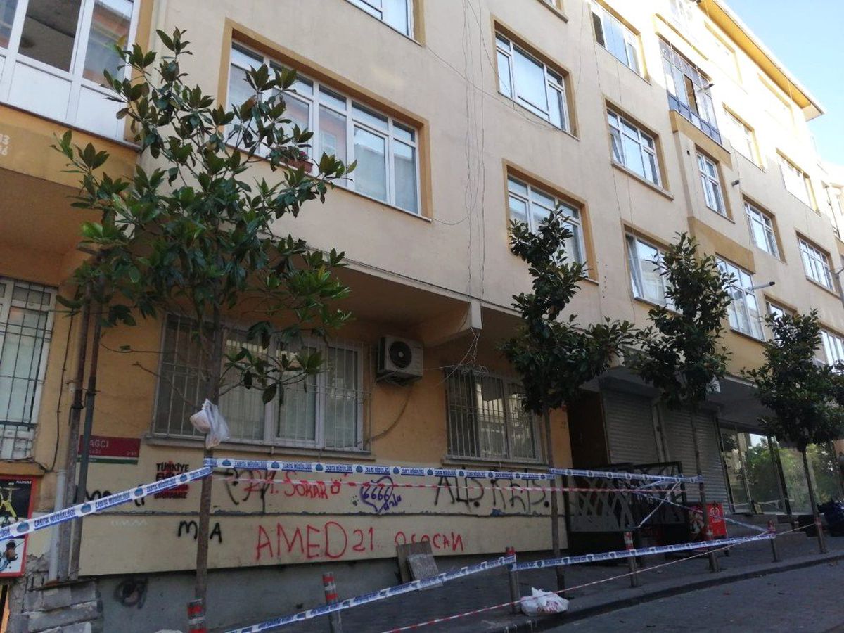 Güngören\'de yıkılma tehlikesi bulunan 5 katlı bina boşaltıldı