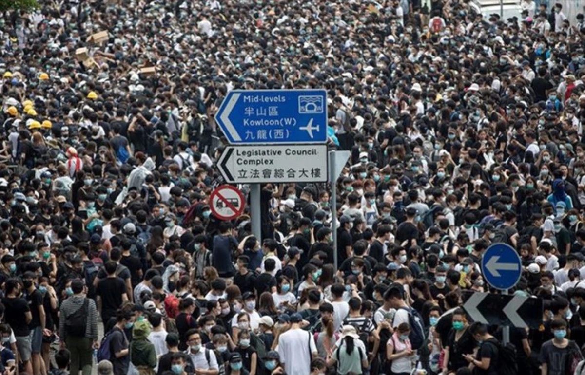 Hong Kong\'da halk Çin\'e iade yasa planına karşı birleşti