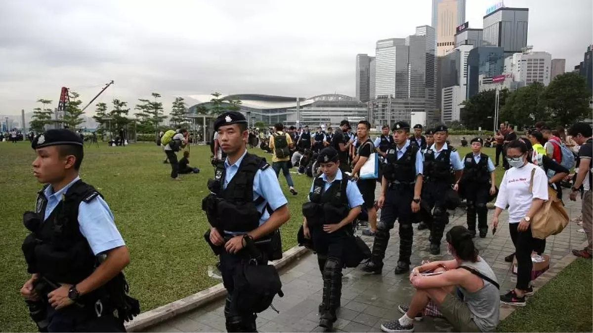 Hong Kong\'da protestolar: Şehir merkezinde devlet daireleri önümüzdeki haftaya kadar kapalı