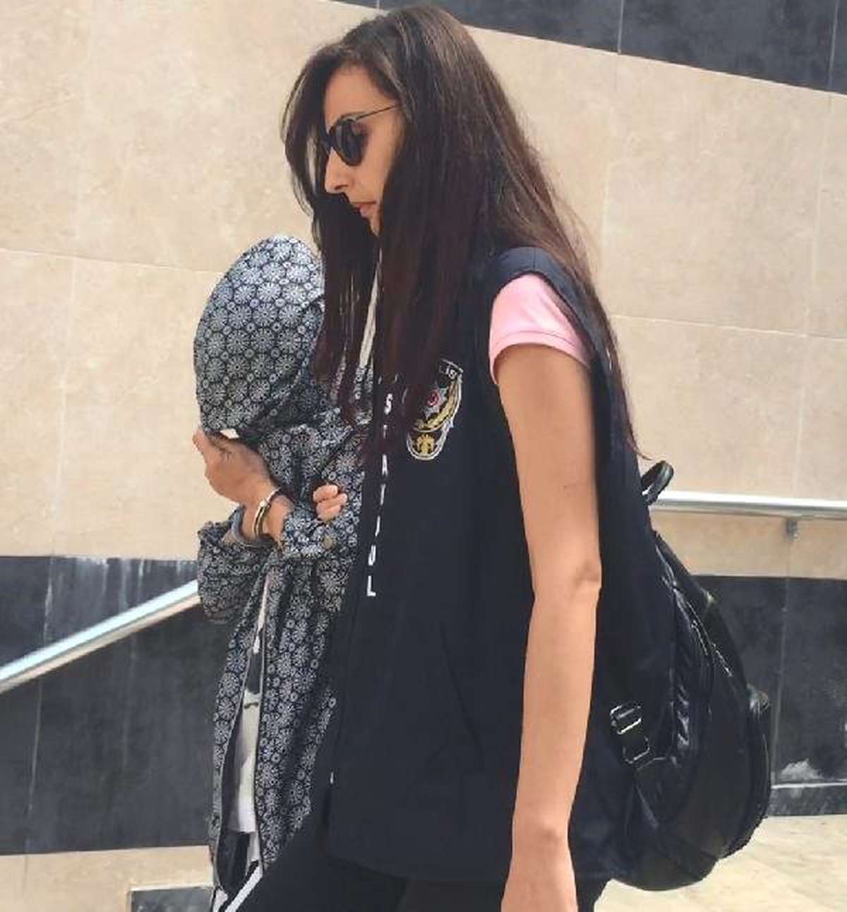 İstanbul\'da fuhuş çetesine operasyon; 4 gözaltı