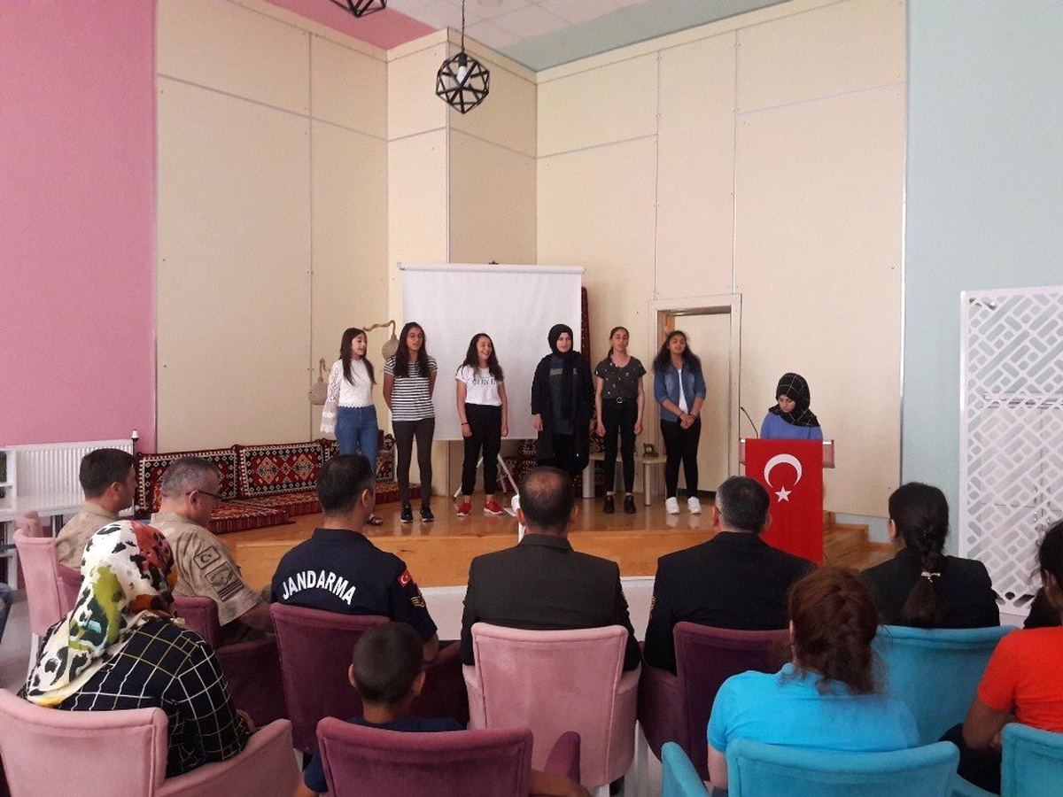 Jandarma kuruluş yıl dönümünü çocuklarla kutladı