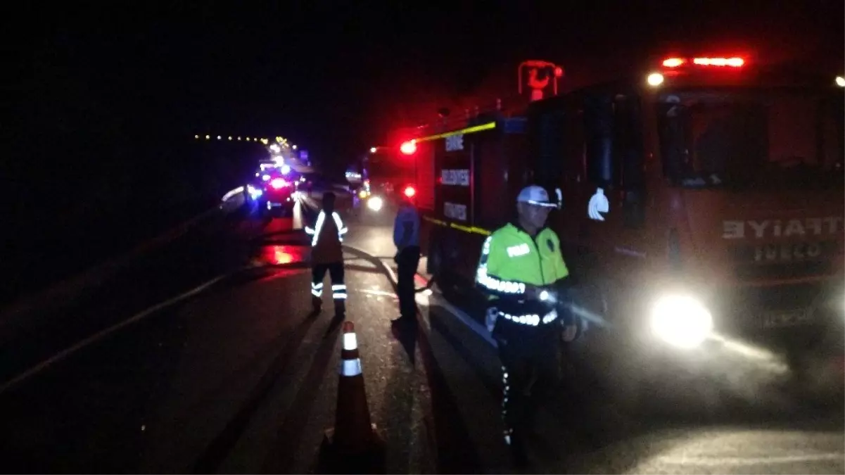 Kiraz yüklü tır seyir halinde alev aldı, küle döndü