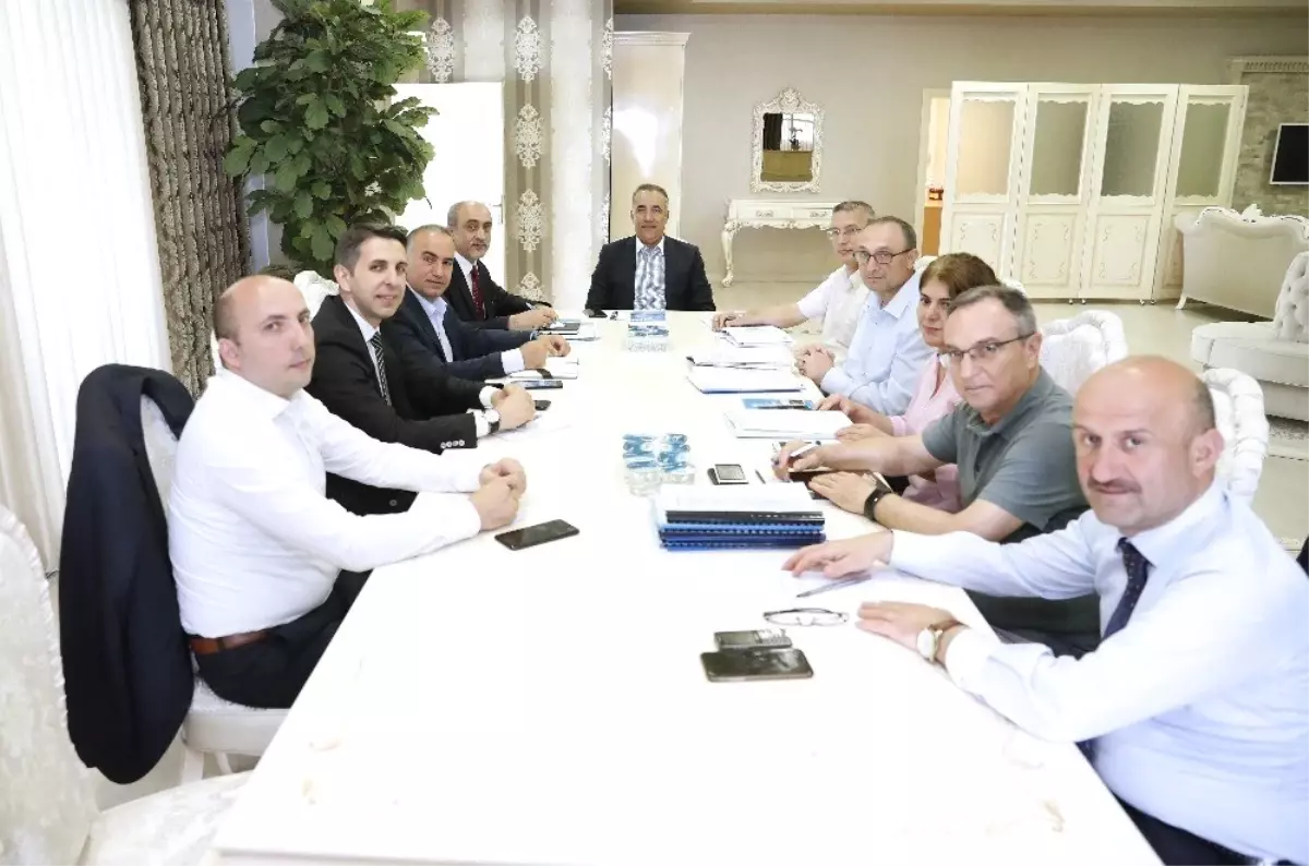 Sultangazi\'de mülkiyet ve planlama konuları masaya yatırıldı