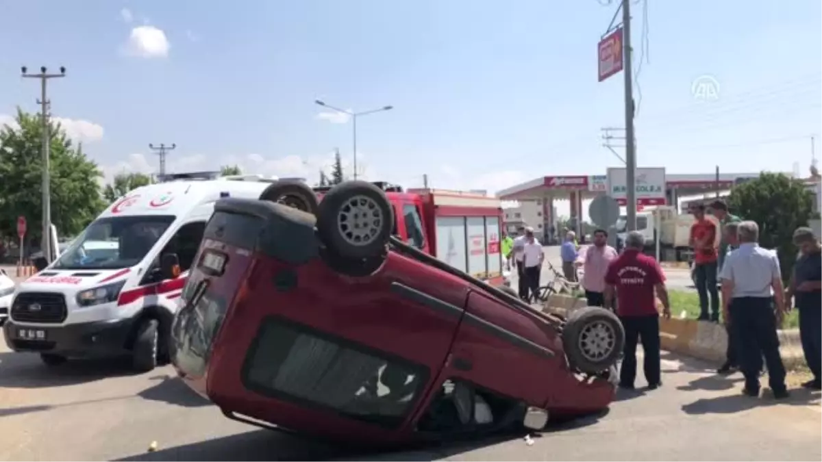 Adıyaman\'da hafif ticari araç ile bisiklet çarpıştı: 3 yaralı