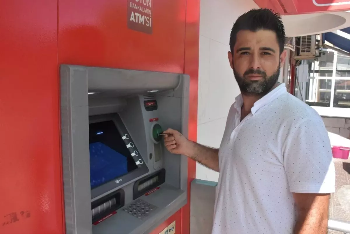 ATM\'de unutulan paranın sahibini arıyor