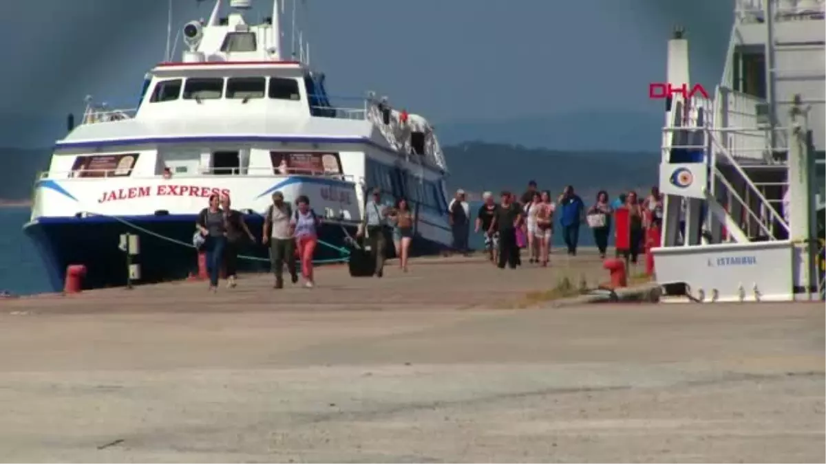 BALIKESİR Midilli halkı, bavullarını dahi Ayvalık\'tan alıyor