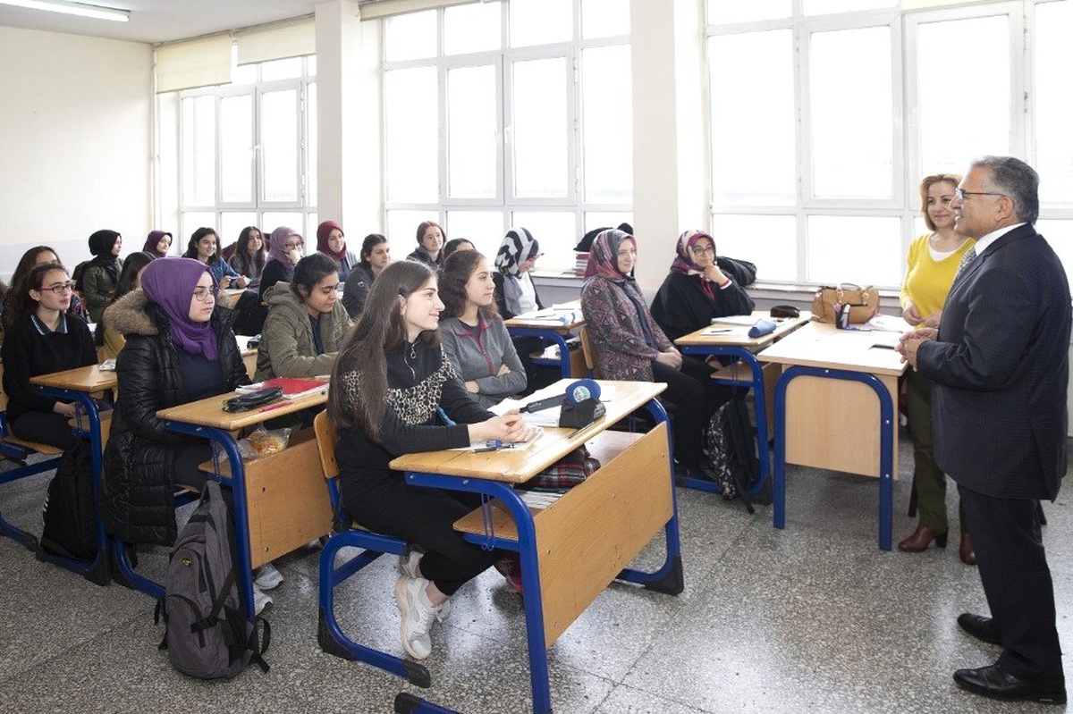Başkan Büyükkılıç, verimli bir yaz tatili için öğrencilere alternatifler sunduklarını belirtti