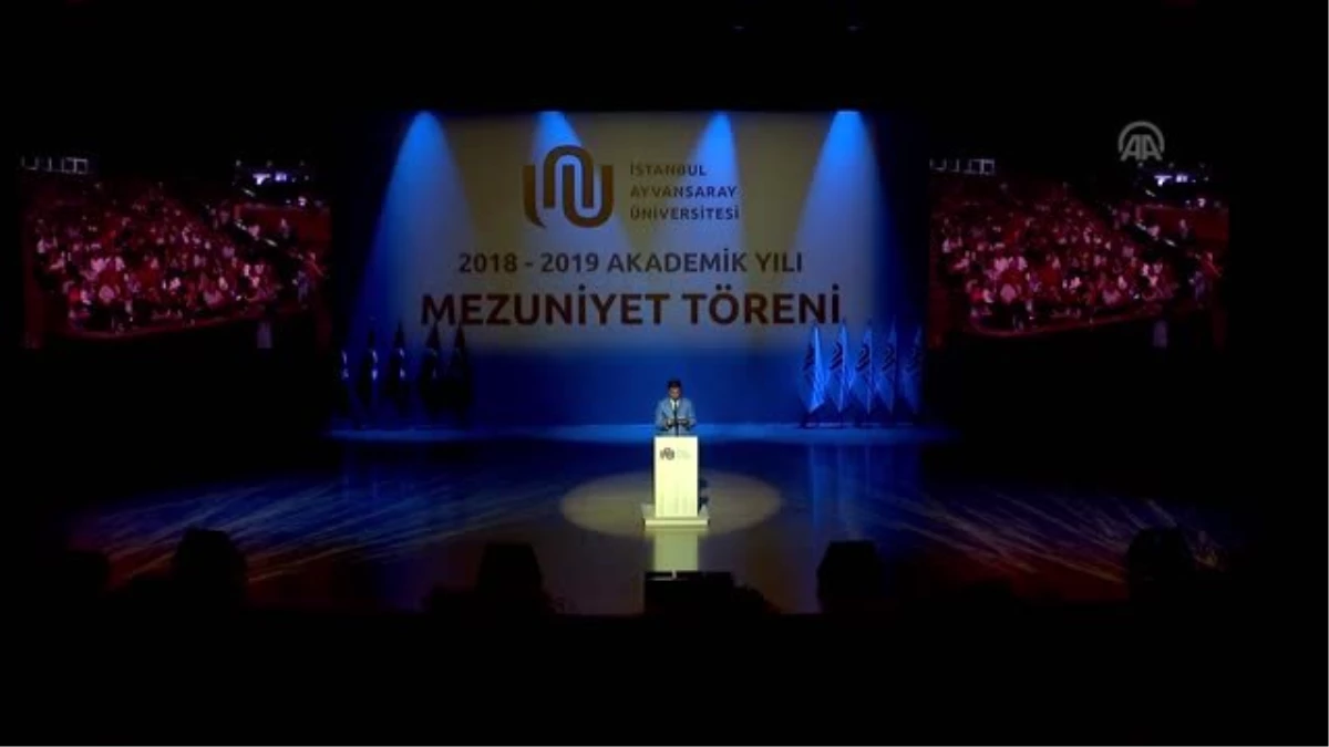 İstanbul Ayvansaray Üniversitesi 2018-2019 mezunlarını uğurladı (2)
