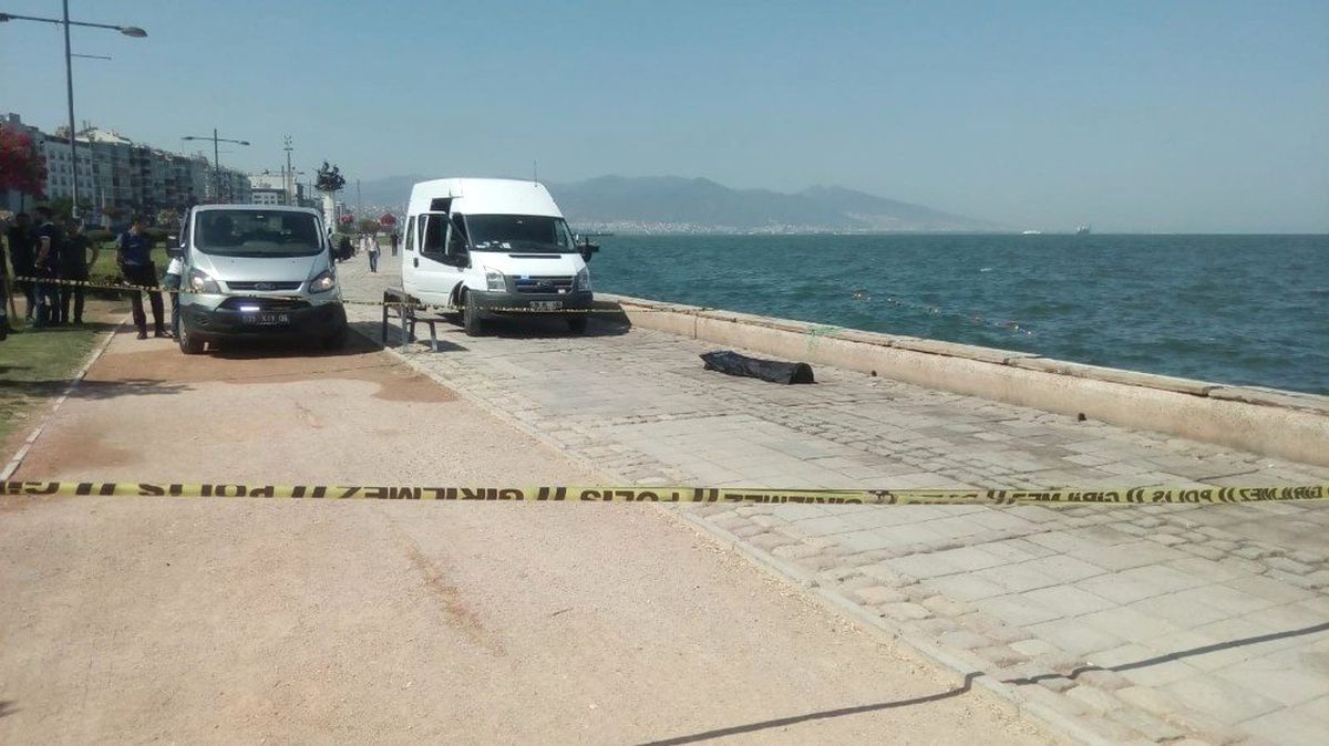 İzmir\'de denizden ceset çıktı