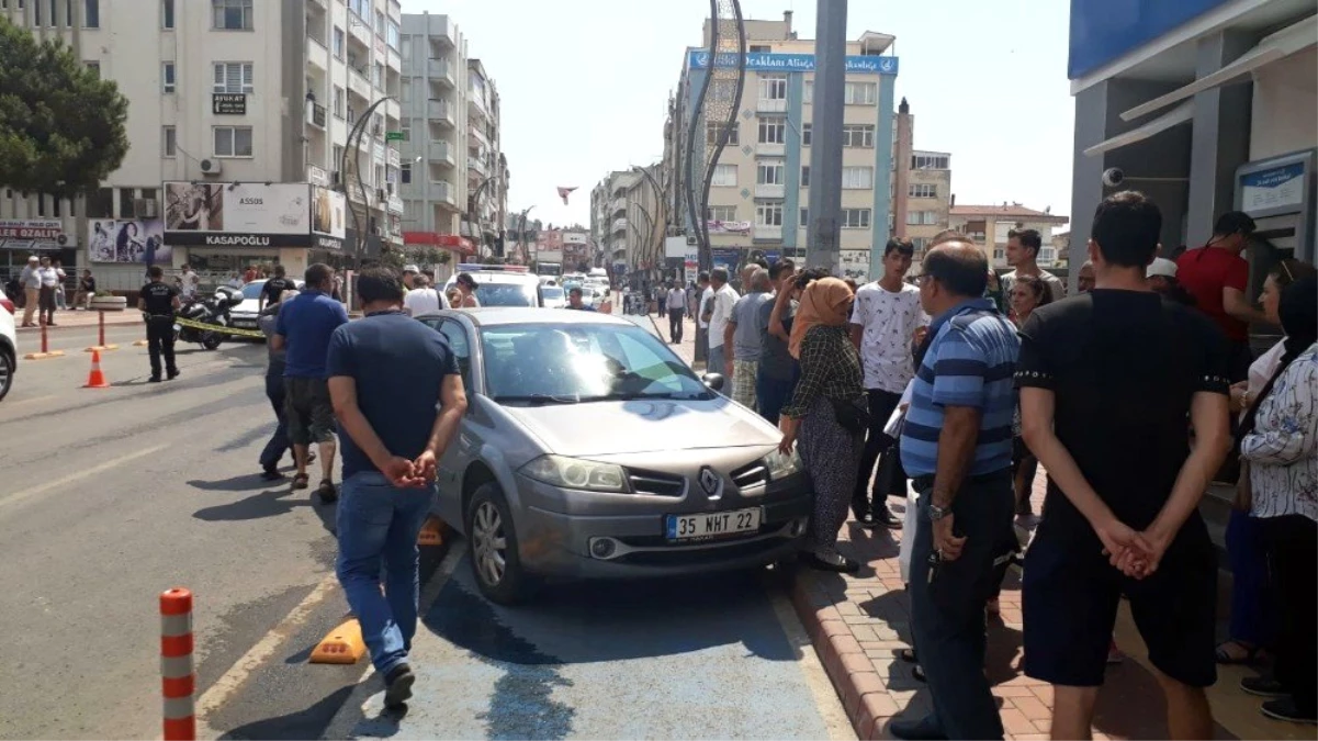 İzmir\'de otomobil yayaya çarptı, kadın ağır yaralı