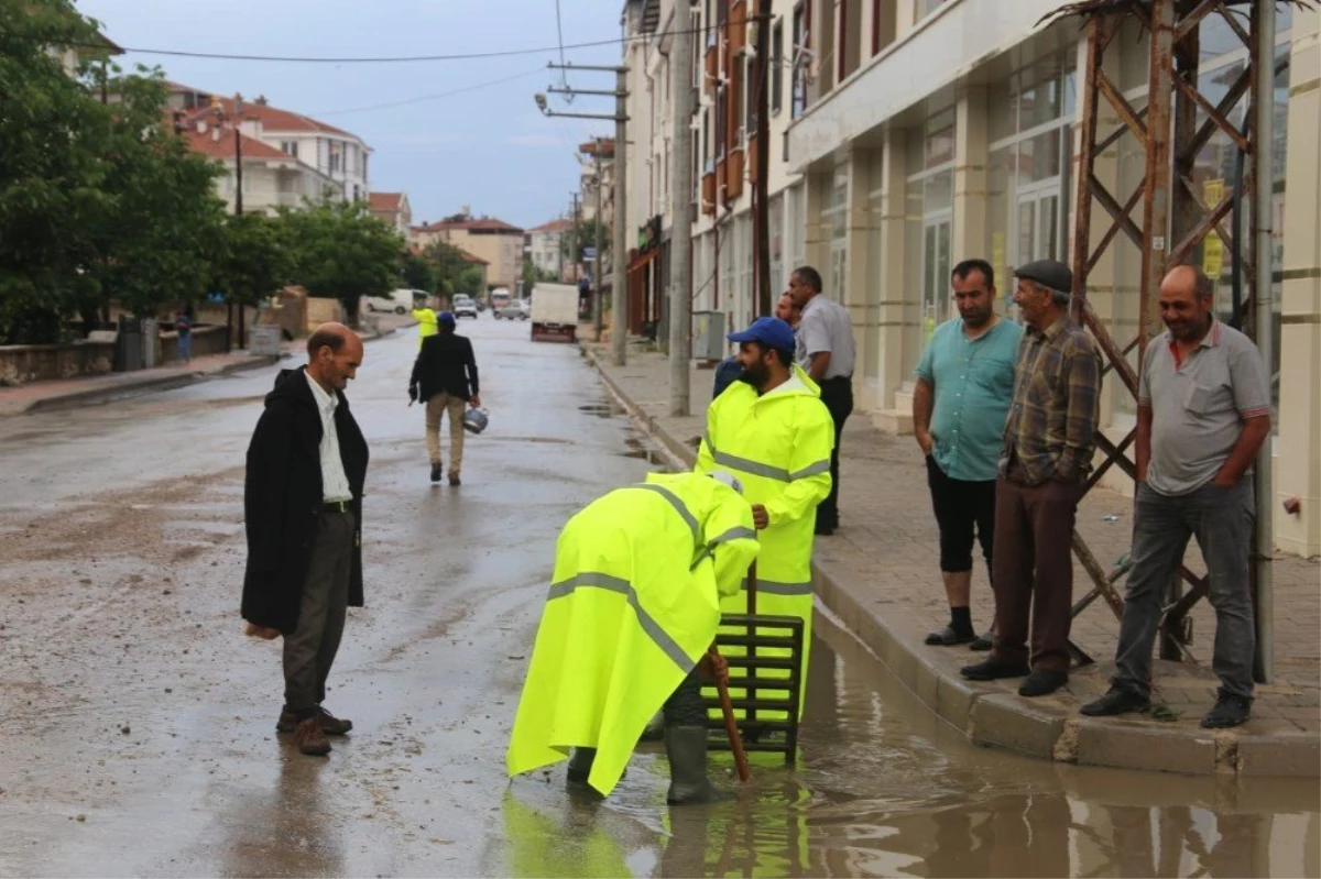 Karaman\'da su baskınlarına belediye ekipleri anında müdahale etti