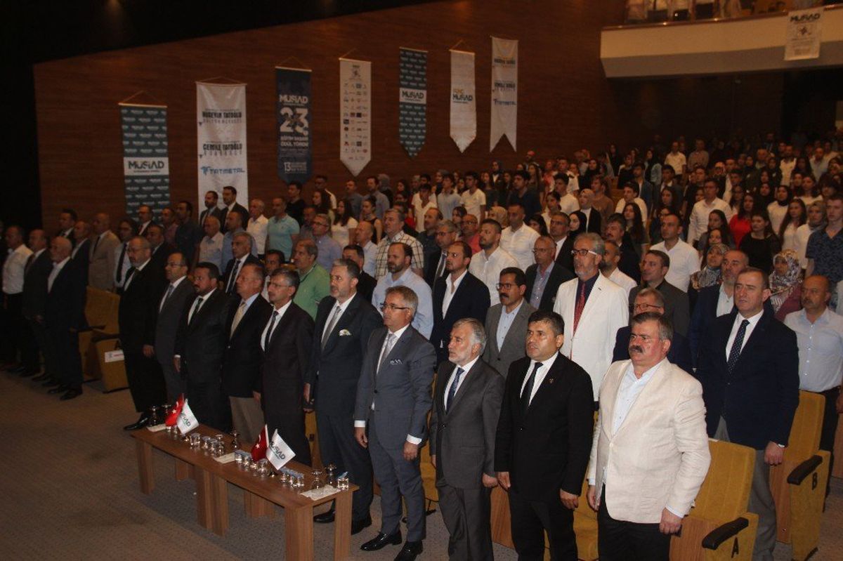 MÜSİAD başarılı 111 öğrenciyi ödüllendirdi