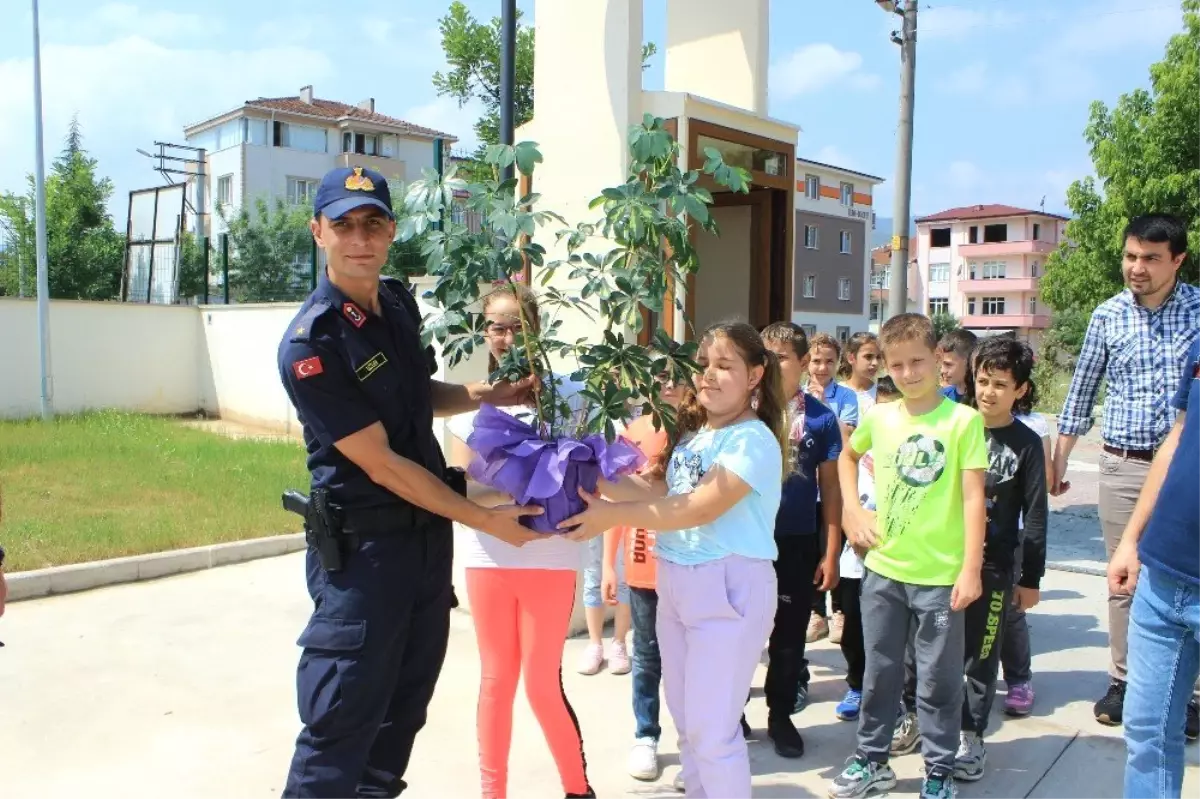 Öğrencilerden karakol ziyareti