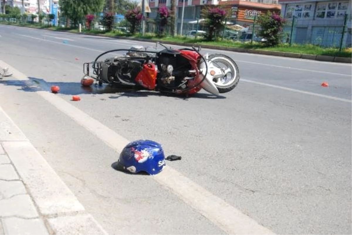 Otomobille çarptığı motosikletin sürücüsü öldü, gözyaşlarına boğuldu