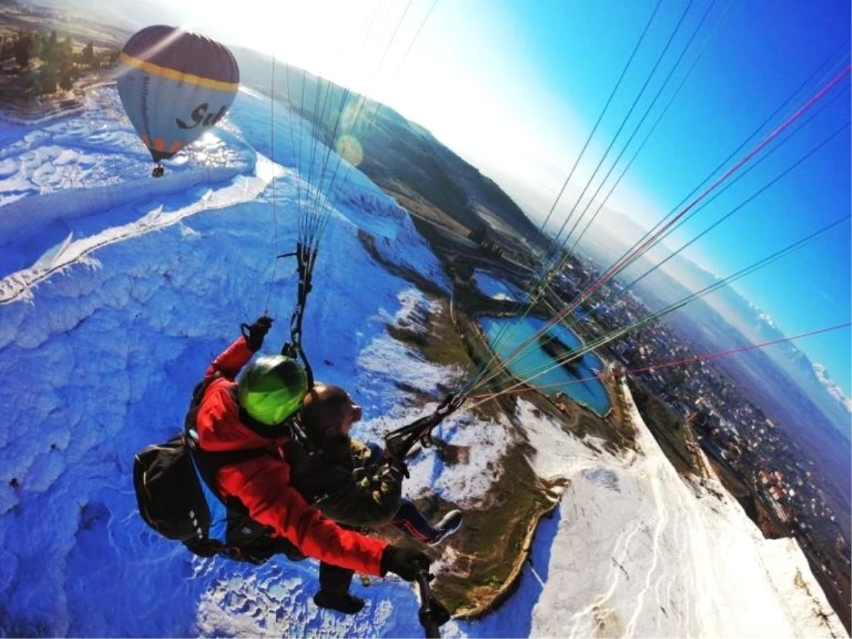 Pamukkale\'de hedef yıllık 40 bin yamaç paraşütü uçuşu