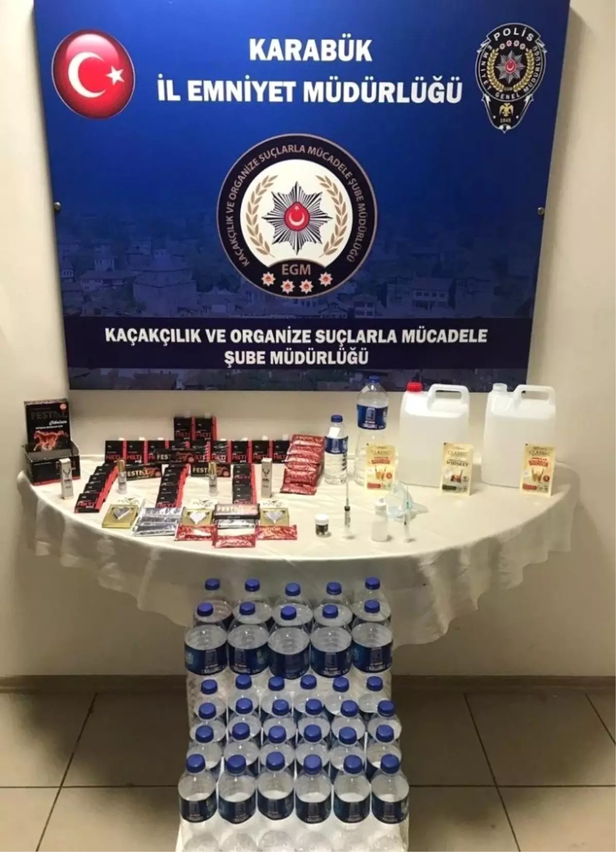 Safranbolu\'da kaçak alkol operasyonu: 2 gözaltı