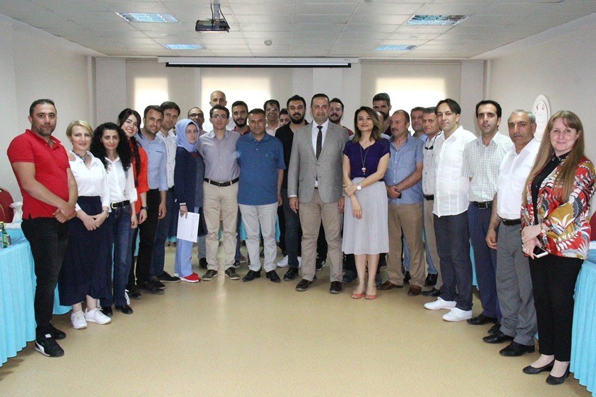 Sağlık çalışanlarından oluşan Türk Halk Müziği korosuna başarı belgesi