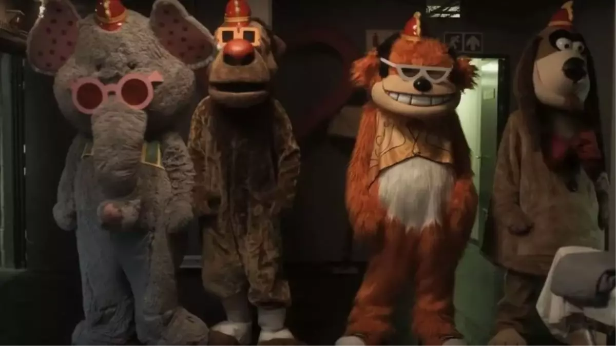 Sevimli Maskotların Çatır Çatır Adam Doğradığı The Banana Splits\'ten İlk Fragman Geldi