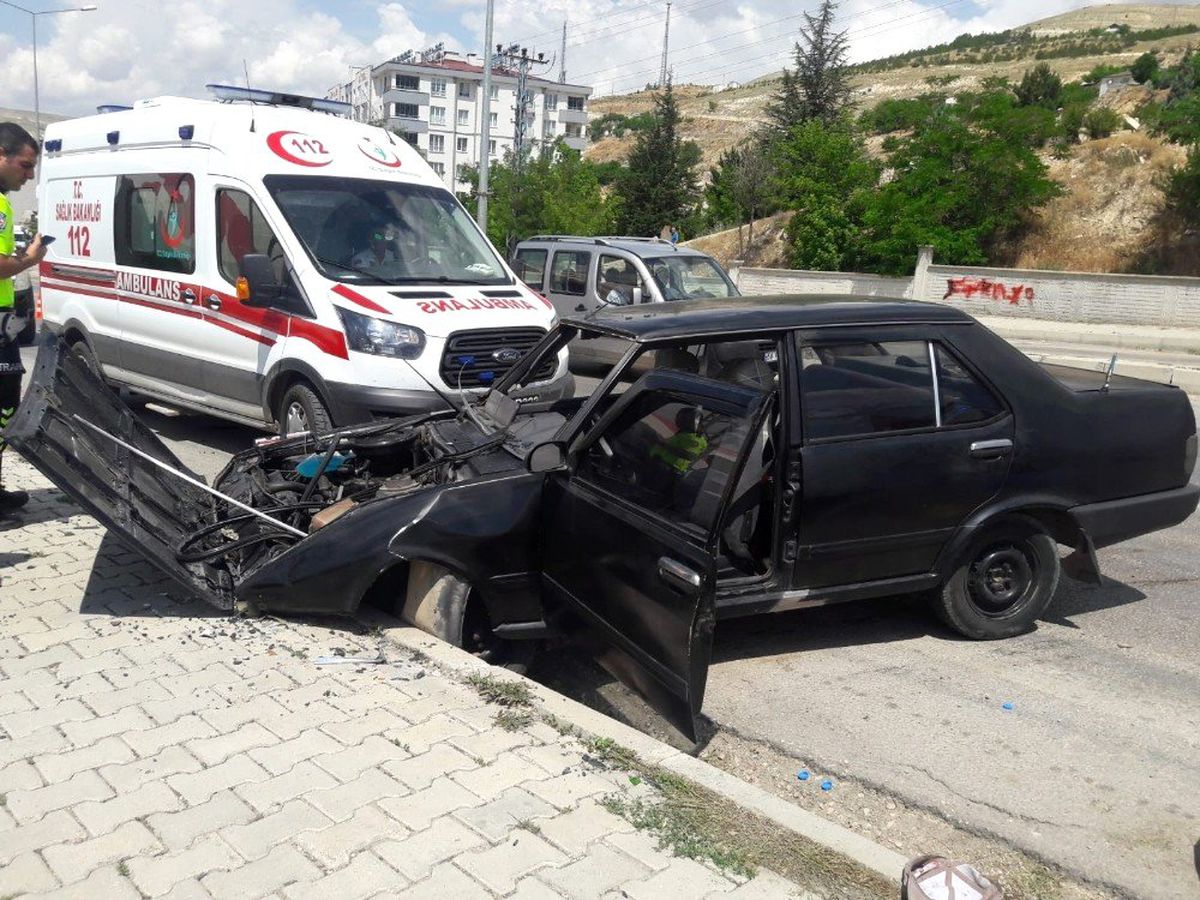Sivas\'ta trafik kazası 5 yaralı