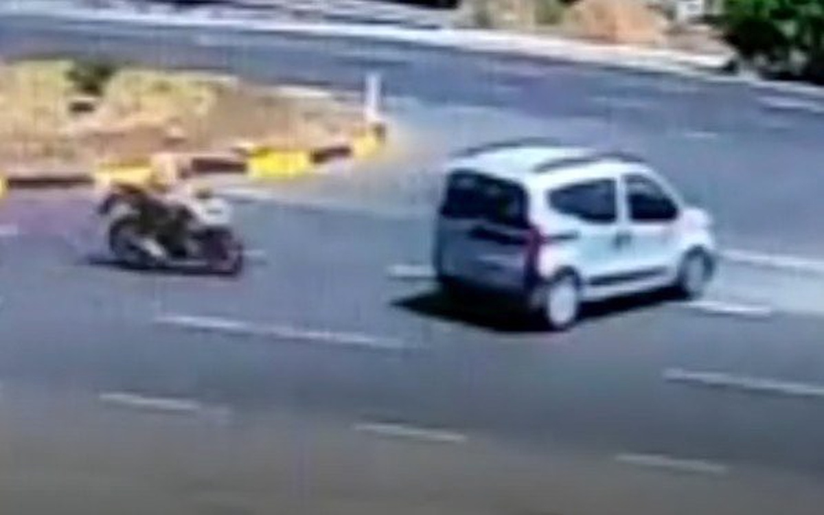 Trafik kazası güvenlik kamerasına yansıdı