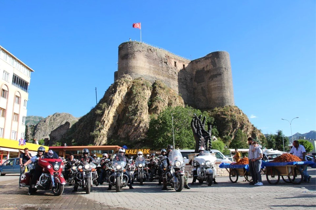 Türk Chopper Motosiklet Kulübü üyeleri Oltu\'ya hayran kaldı