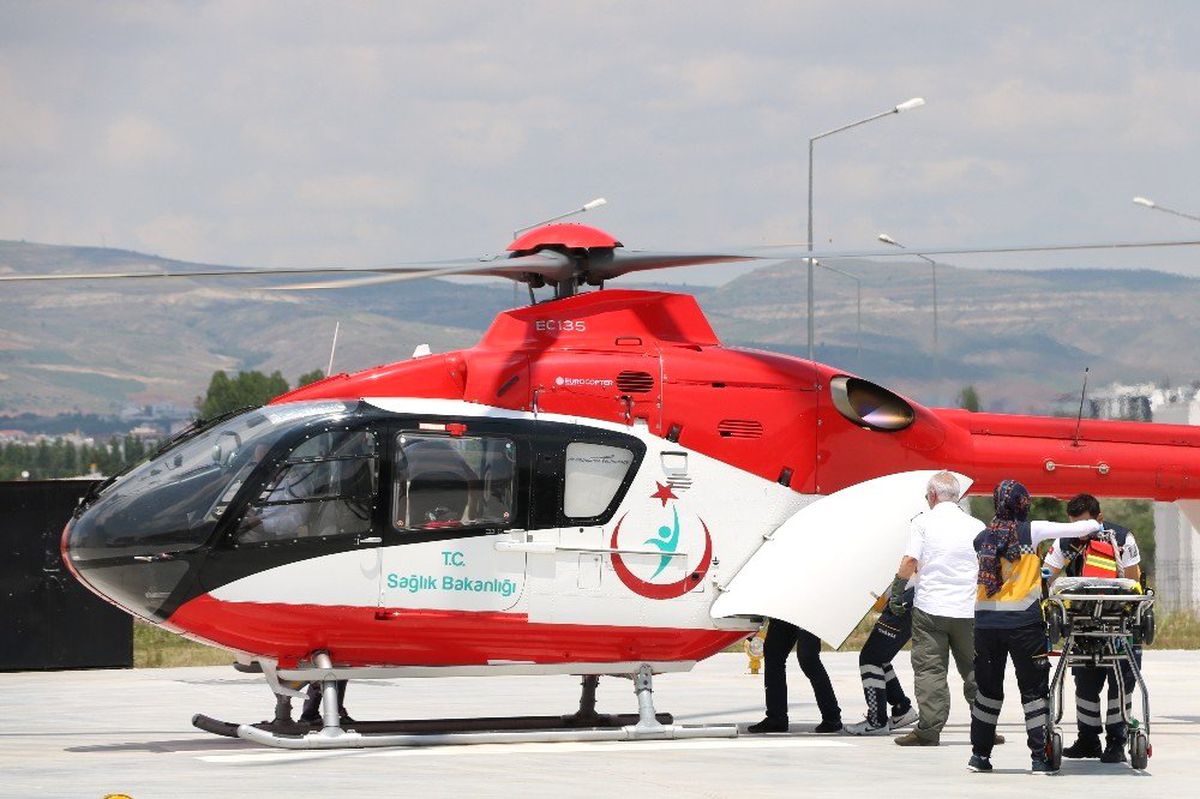 Ambulans helikopter kalp krizi geçiren hasta için havalandı