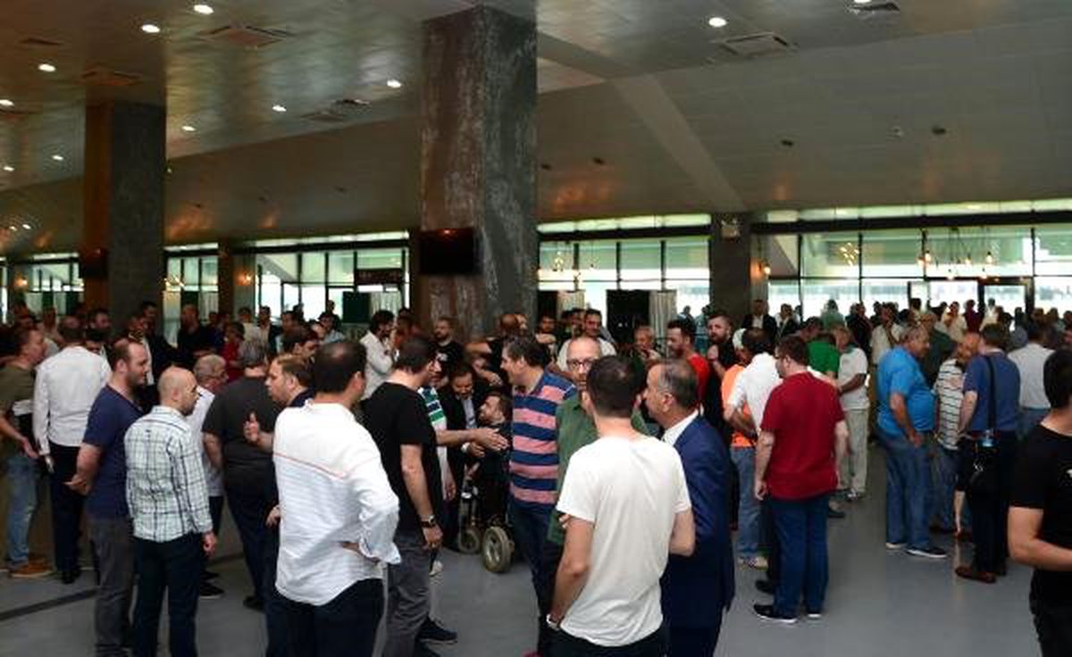 Bursaspor\'da olağanüstü genel kurul ertelendi