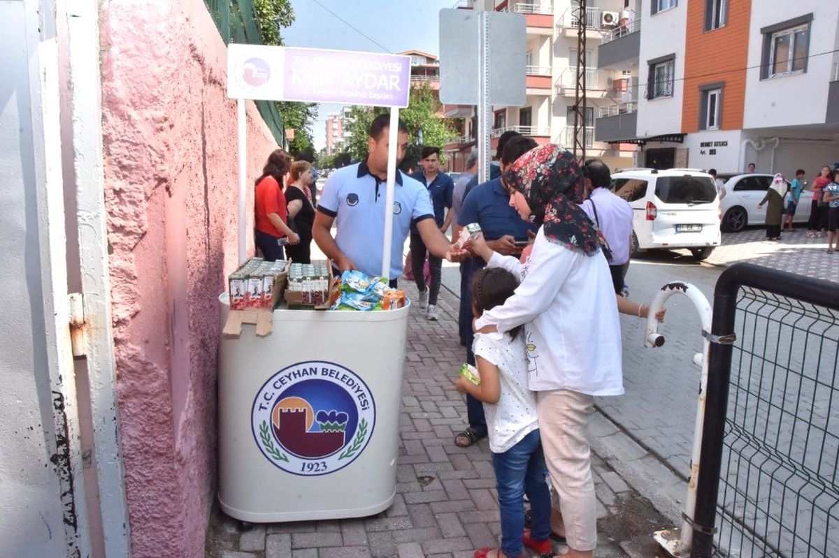 Ceyhan Belediyesi\'nden sınava girecek öğrencilere ikram