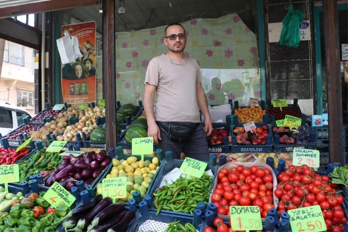 Domates ve patates hırsızı güvenlik kamerasına yakalandı