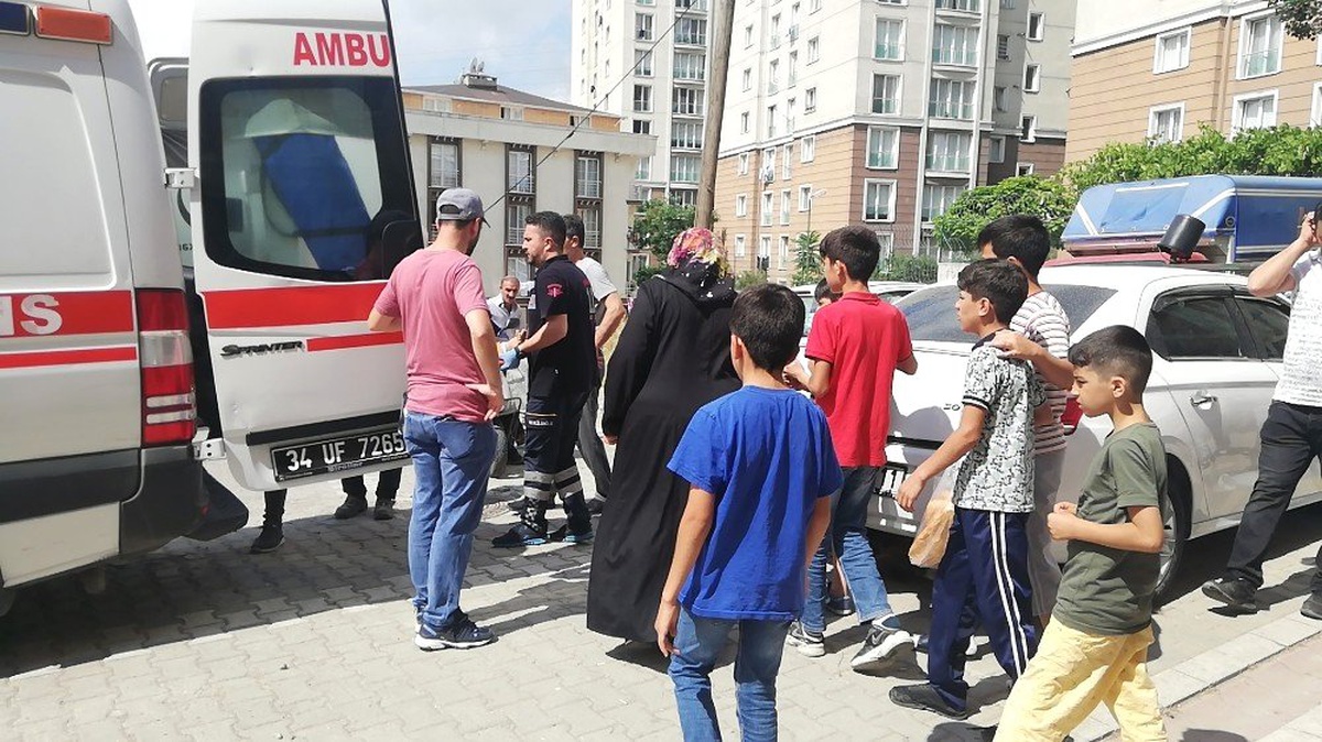 Esenyurt\'ta 6 yaşındaki kız, 2. kattan düştü