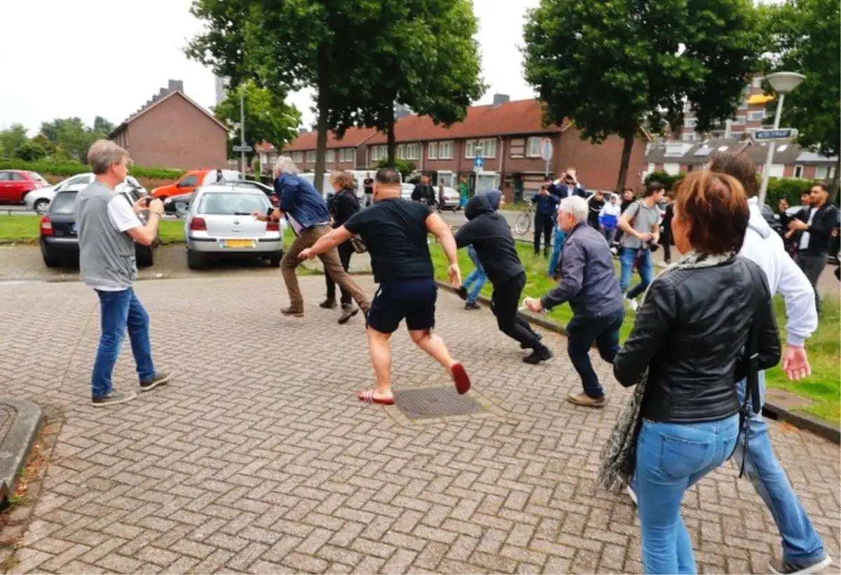 Hollanda\'da İslam karşıtı eylem yapan Wagensveld\'e tepki