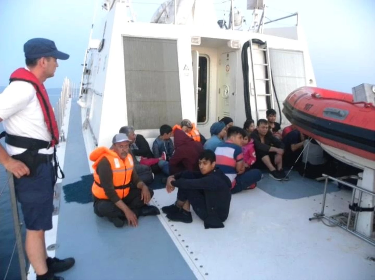 İzmir\'de 22\'si çocuk 40 göçmen yakalandı
